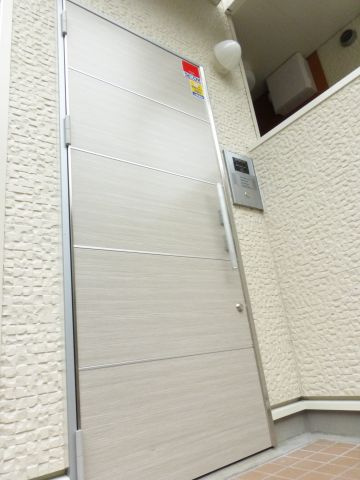レオネクストシャトル杉田Ⅵのエントランス