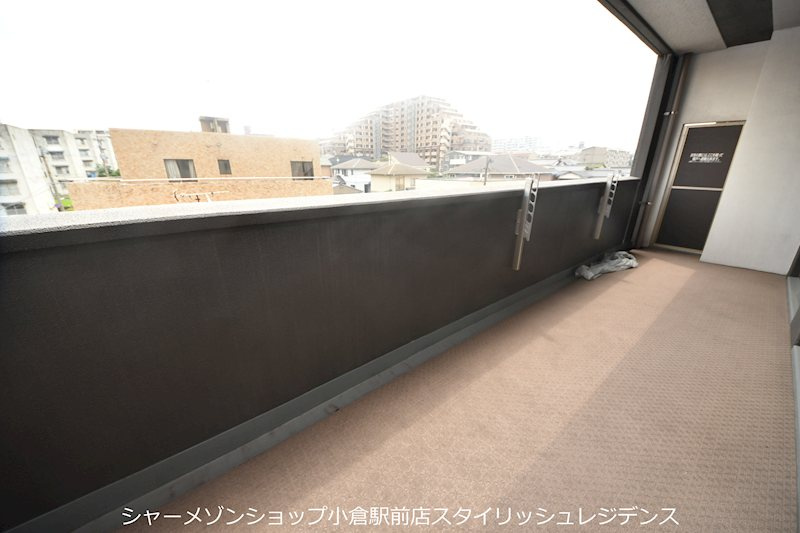 フェルト1021のバルコニー