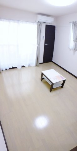 レオネクストシャトル杉田Ⅴの居間・リビング|同タイプ参考写真です。