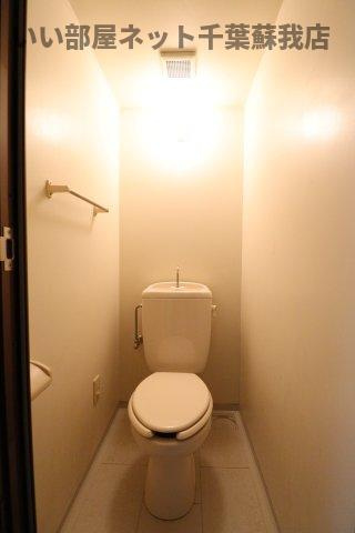 ゼファーシャン・ティオン蘇我壱番館 のトイレ|落ち着いた色調のトイレです