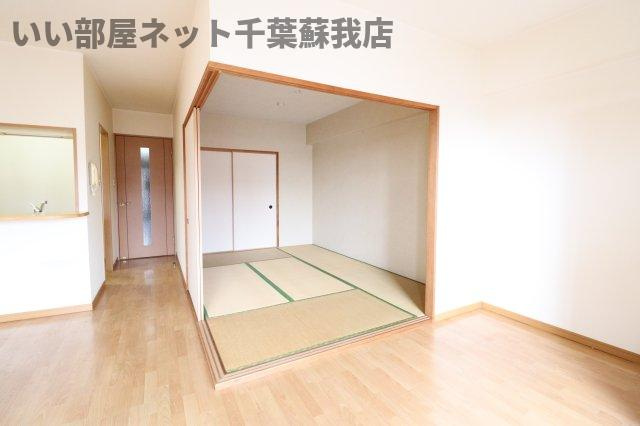 ゼファーシャン・ティオン蘇我壱番館 の居間・リビング|ゆったり過ごせる居間です