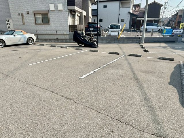 ラベニールの駐車場