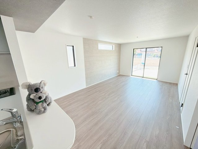【居間・リビング】 | 高崎市下中居町　GRAFARE | 気がづけば家族が集まって楽しい会話と食事が始まる。皆で笑って過ごす幸せ溢れるリビング。