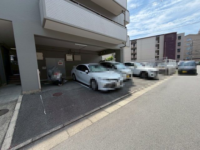グレイス辻本の駐車場