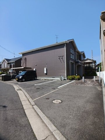 シャン・ノールⅡの駐車場