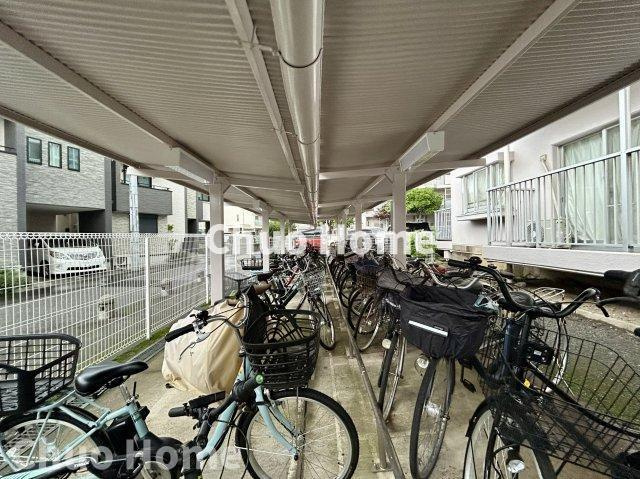 ルマージュ綾瀬の駐輪場|【自転車置き場】最新の空き状況や費用などの詳細は担当スタッフまでお問い合わせください。