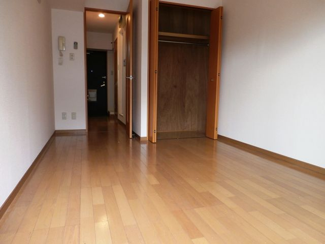 【居間・リビング】 | ロイヤル武蔵野 | 同物件内別号室参考画像
