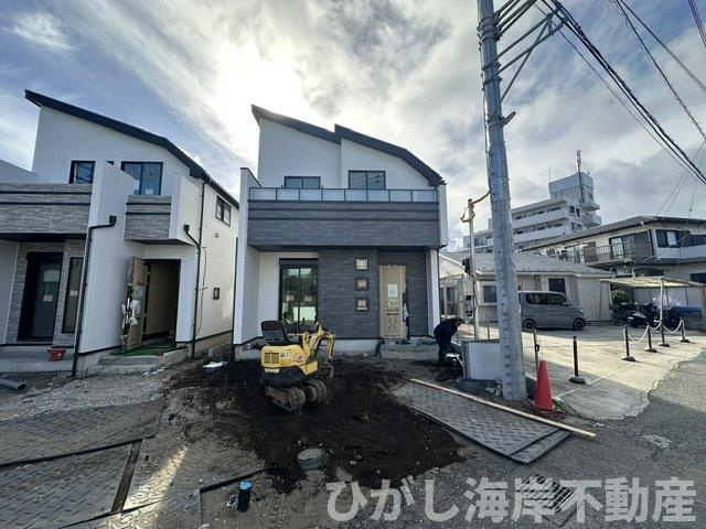 藤沢市辻堂元町２丁目　新築戸建　全４棟の外観|8月8日撮影　建築中　現地外観