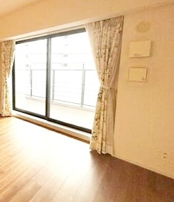 横浜市戸塚区上倉田町の賃貸マンションの居間・リビング