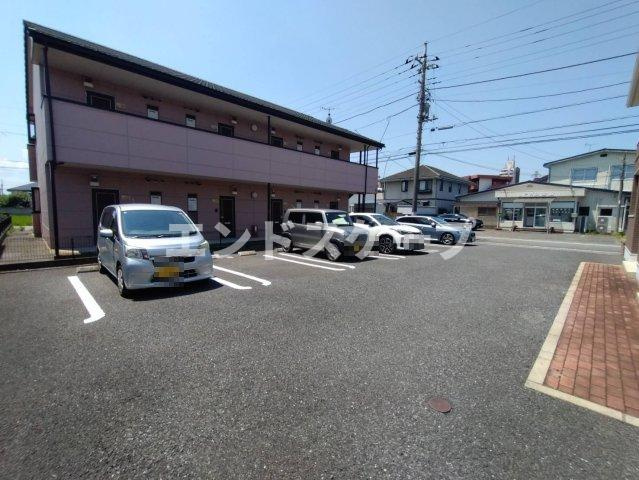 ラコルタの駐車場|高崎、前橋のお部屋探しはエンドスケープまで！お客様の理想お聞かせ下さい♪