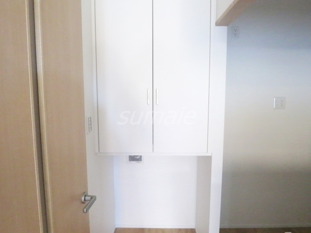 Ｇａｔｏｓ　ｃａｓａ’ｓの収納|ペット用の収納とトイレスペースです☆換気扇付です！