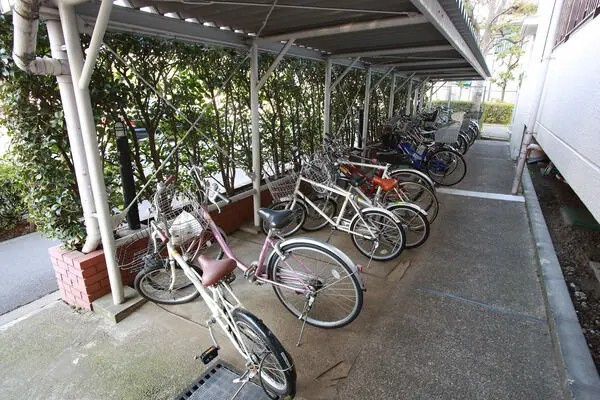 パークハイム桜新町の駐輪場|パークハイム桜新町：敷地内に駐車場・駐輪場ございます！