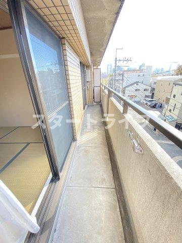 大阪市淀川区木川東１丁目の賃貸マンションのバルコニー