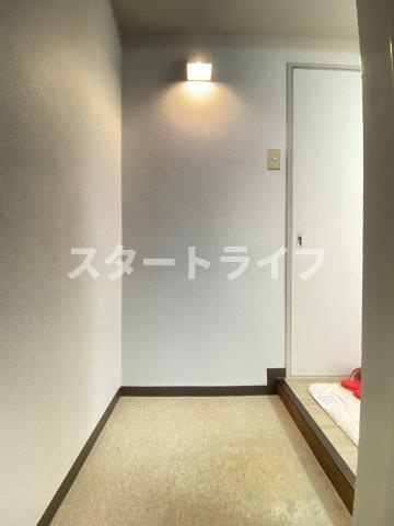 大阪市淀川区木川東１丁目の賃貸マンションの玄関