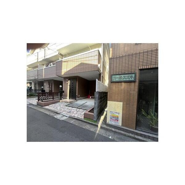 江東区白河3丁目戸建のエントランス|ゆとりのあるエントランスです