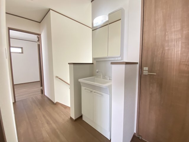 糸満市西崎（全2棟）2号棟の独立洗面台|※同仕様写真です　2階洗面台付き♪