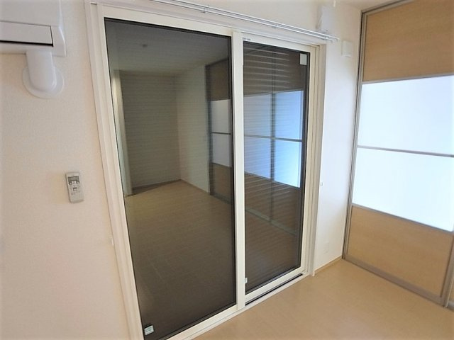 メゾンエトワール神戸中道通の設備|シャッター雨戸はセキュリティーも兼ねてます