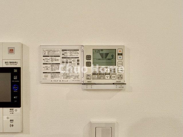 パークホームズ豊洲ザレジデンスの冷暖房・空調設備|【床暖房】冬は足元から暖めてくれる床暖房はエアコンとは違って埃が舞いませんので健康にも良さそうですね。