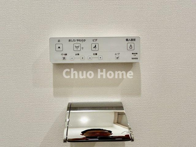パークホームズ豊洲ザレジデンスの内装|【ウォシュレット】清潔に使いたいお手洗いには最適な設備です。もちろんウォームレットも標準装備です。