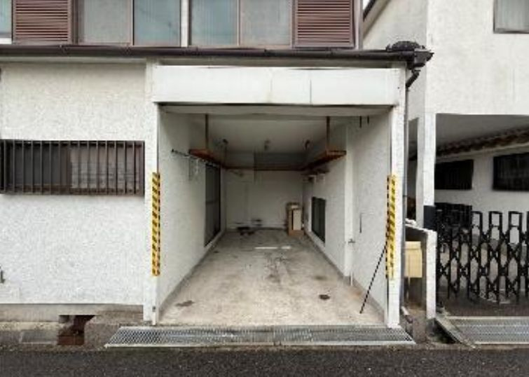 霞ヶ丘5丁目貸家の駐車場