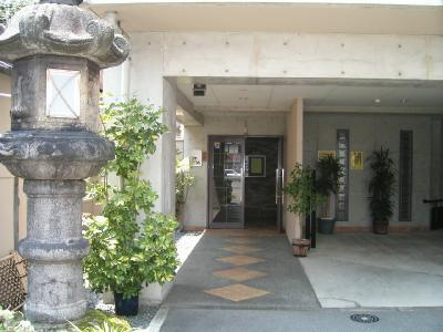 【エントランス】 | ハピネスoike | 落ち着いたエントランスです