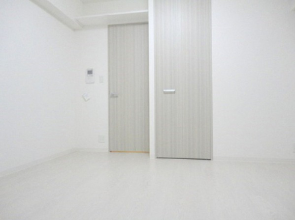 ブライズ森下リベラの居間・リビング|床・建具・設備の色は異なる場合がございます。
