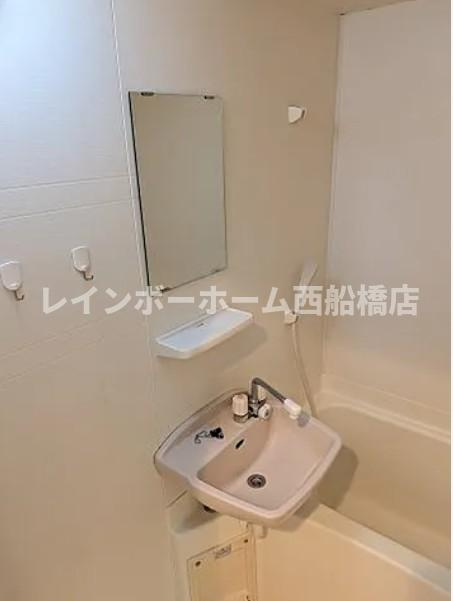 ミリアビタNO.13の洗面所