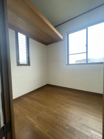 丸亀市中津町　戸建の洋室