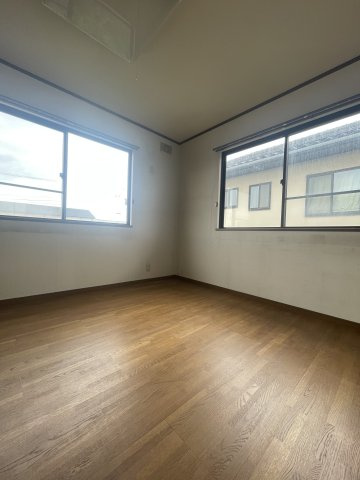 丸亀市中津町　戸建の洋室