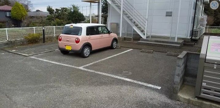レオパレスグリーンパークの駐車場
