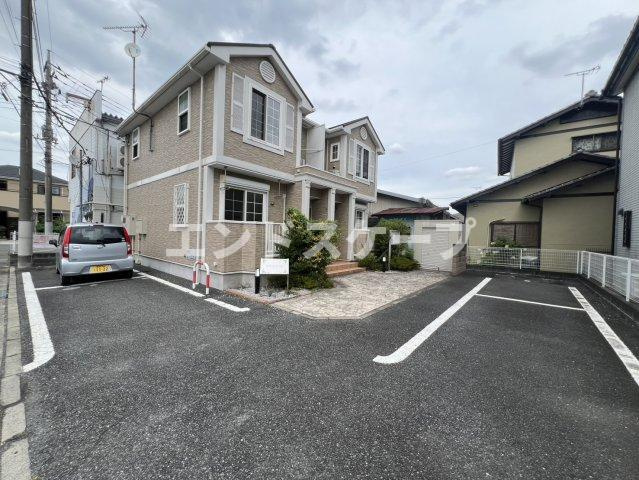 サンラフィネの駐車場|高崎、前橋のお部屋探しはエンドスケープまで！お客様の理想お聞かせ下さい♪