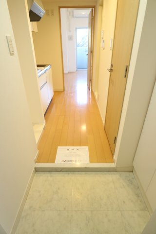プラウドフラット早稲田の玄関|収納もある玄関です