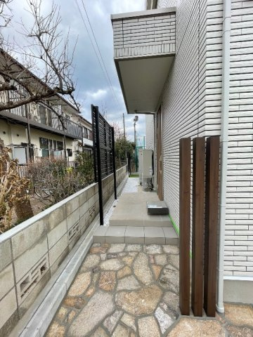 中和泉戸建のエントランス|ゆとりのあるエントランスです