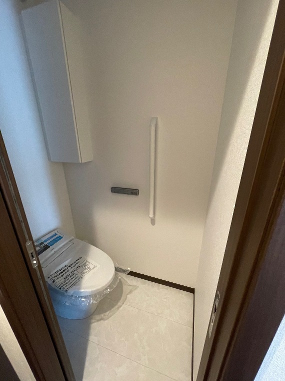 中和泉戸建のトイレ|清潔感のあるトイレです