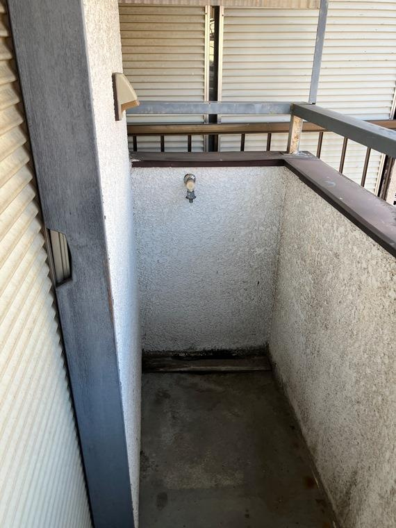 志茂戸建のバルコニー|外からの目が気にならないバルコニーで洗濯物が干せます