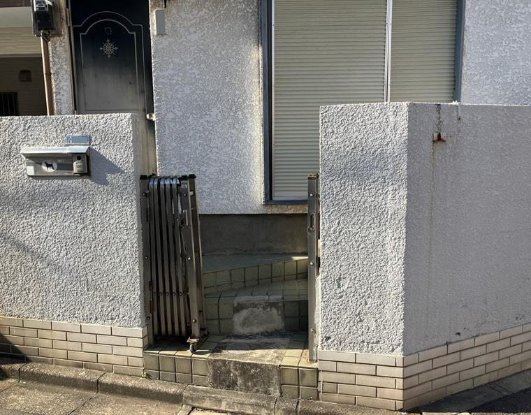 志茂戸建のエントランス|落ち着いたエントランスです