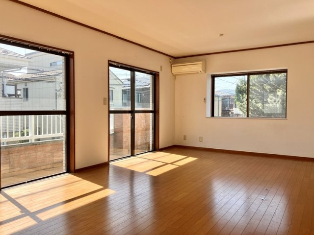 南荻窪戸建の寝室|落ち着いた色調の寝室です