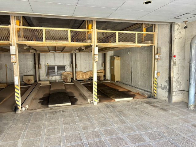 安田4丁目貸店舗の駐車場