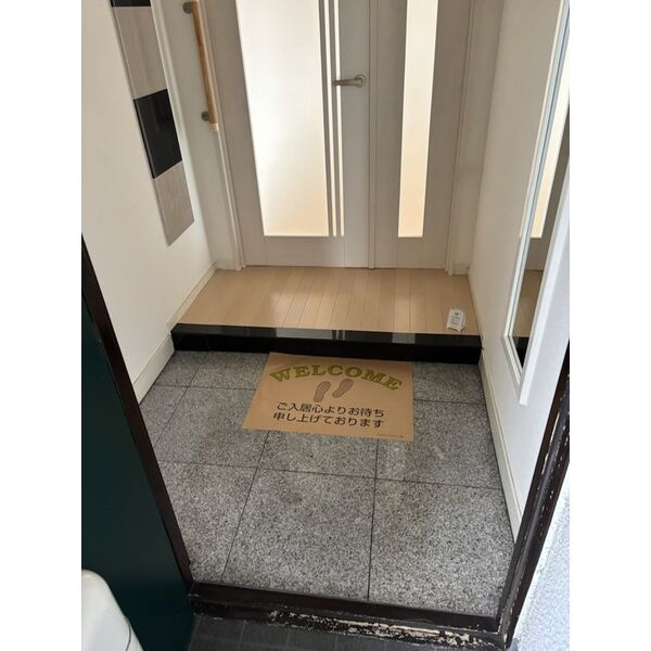 コーポラス今宿の玄関