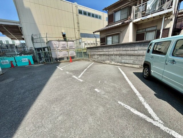 コーポラス今宿の駐車場