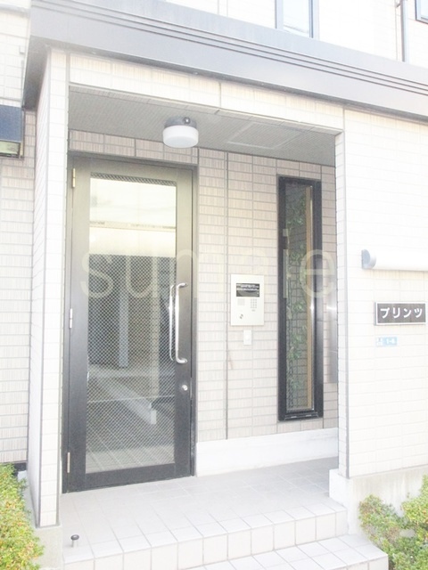 プリンツのエントランス|マンション入り口です☆