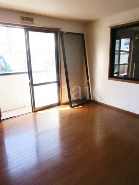 プリンツの居間・リビング|２面採光の角部屋です☆