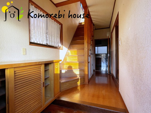 桶川市鴨川1丁目　中古戸建の玄関|ゆったりとした玄関です