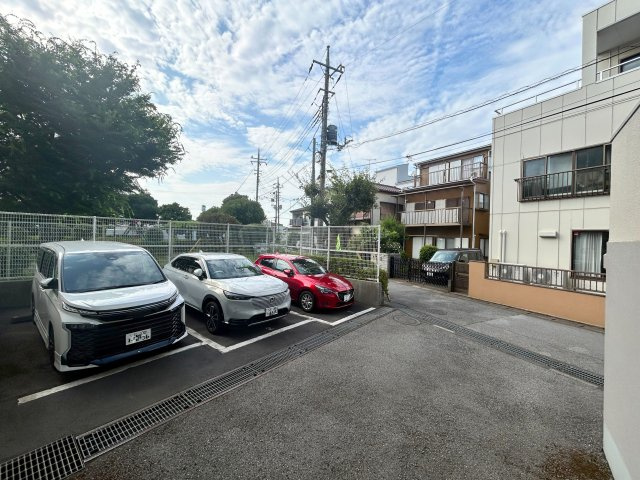 北柏パークホームズ参番館の駐車場|敷地内駐車場です。近隣にも外部駐車場がございます。