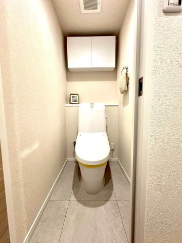 ファミール鷺沼のトイレ|シンプルで上品な内装が、住まい全体の印象を損なわない落ち着いた空間を演出します。