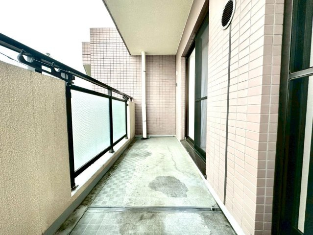 ファミール鷺沼のバルコニー|風通しの良さが魅力で、快適な住環境を支えます。