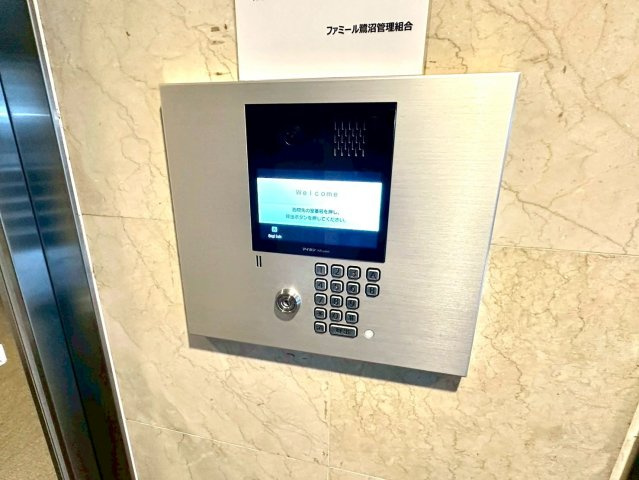 ファミール鷺沼の防犯設備|不審者の侵入を抑制するオートロックシステムを採用。