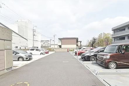 【中古マンション】アーベイン川越南大塚キッズプレースの駐車場