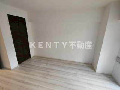 【寝室】 | ＸＥＢＥＣ京急蒲田 | 落ち着いた色調の洋室です