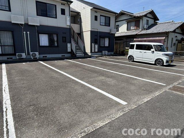 ラフィネ の駐車場
